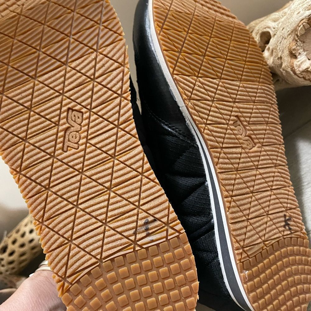 Teva moccasinsĀ bootsāsize 6,8,9 black New. - Picture 7 of 8